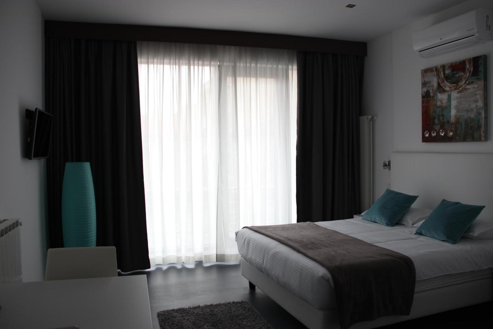 Living Aparthotel Bucarest Camera foto